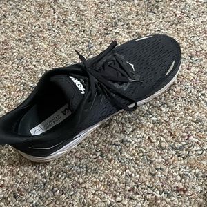 COPY - HOKA 8.5 black Clifton 8s